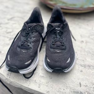 Hoka Clifton 7 in black